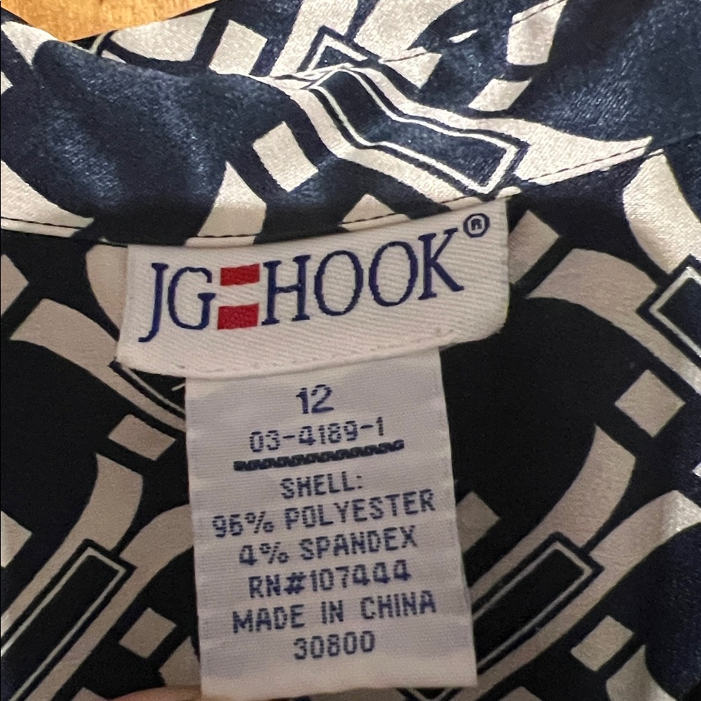 Chic Satin Navy and White Geometric Midi Dress - Picture 3 of 4
